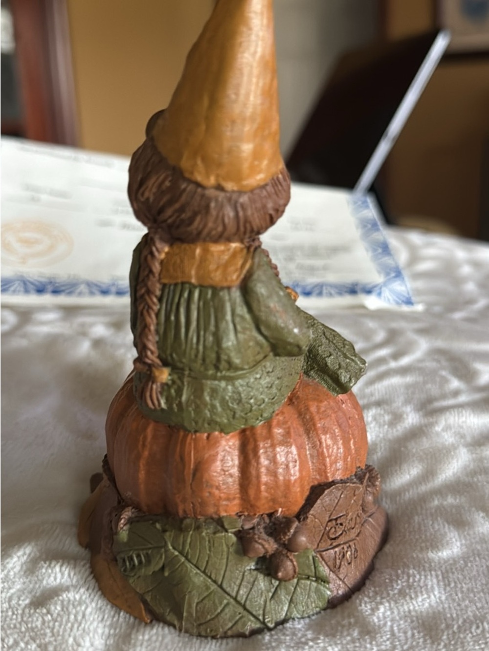 Thomas Clark Figure. Autumn Gnome on Pumpkin Home Art Figurine - Green & Orange - Picture 3 of 5
